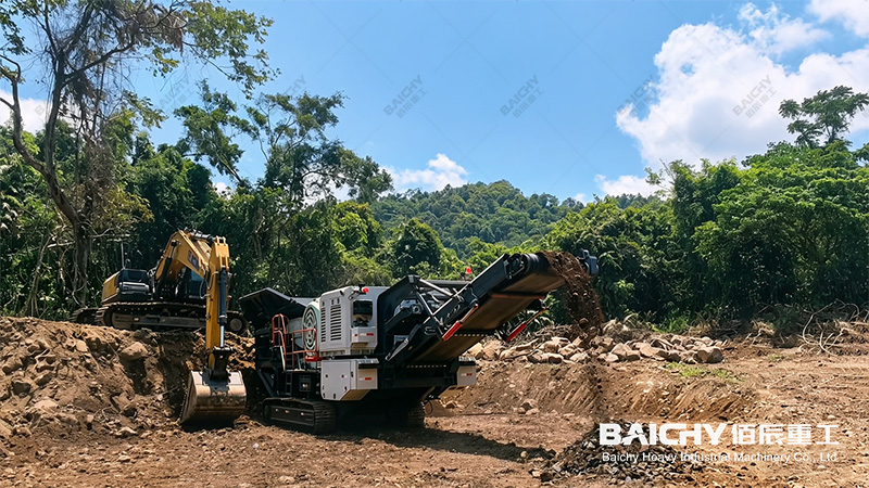 On-site Operation of a Crawler-Mounted Jaw Crusher