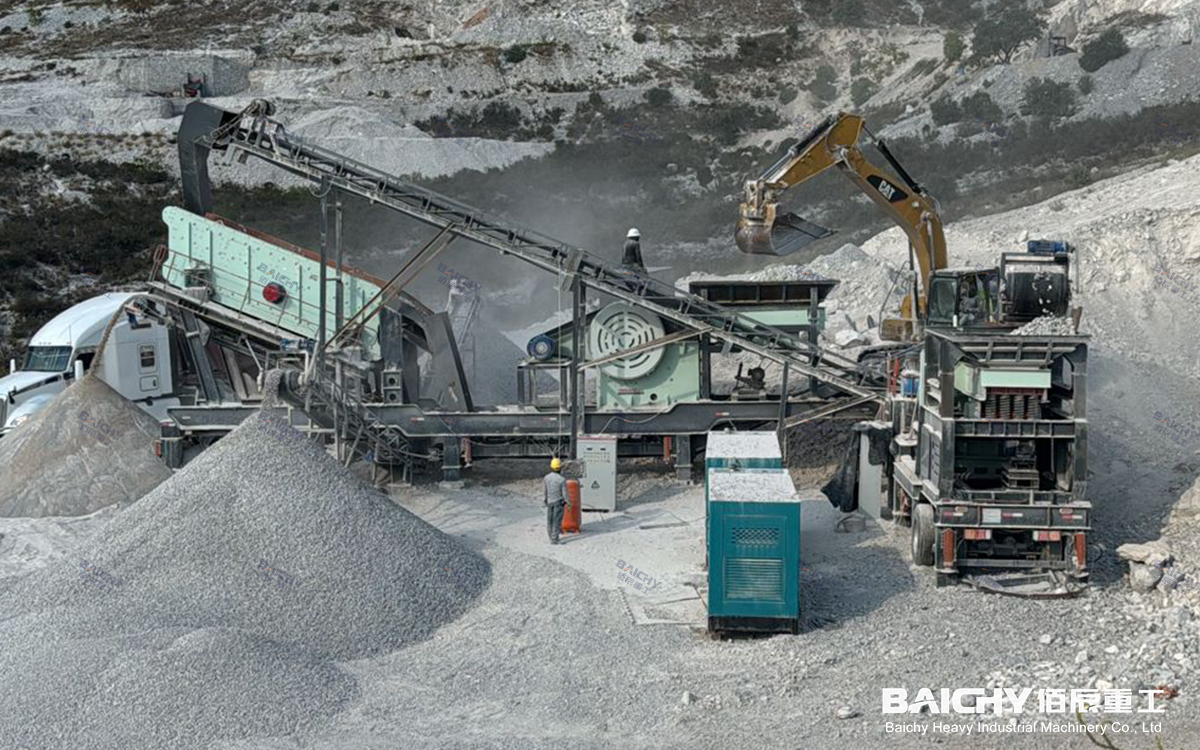Four-unit mobile crushing station