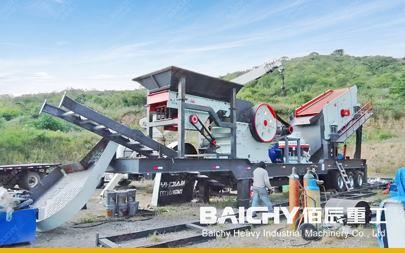 Mexican granite mobile crushing station customer site