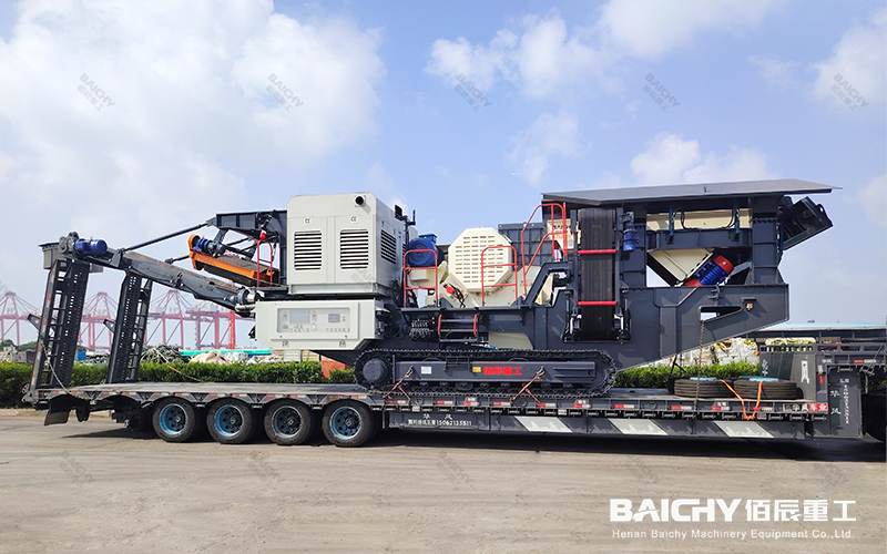 Tracked jaw crusher is being shipped from the port