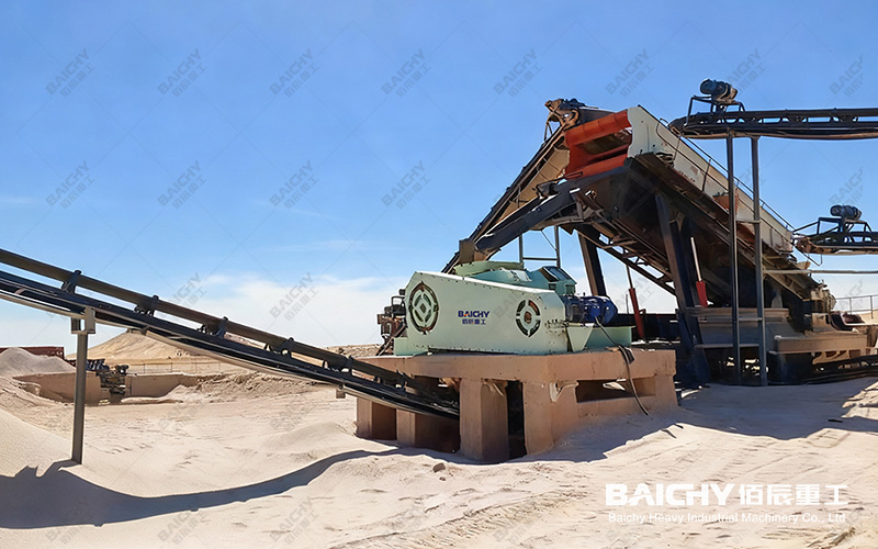On-site view of the double-roller crusher in operation