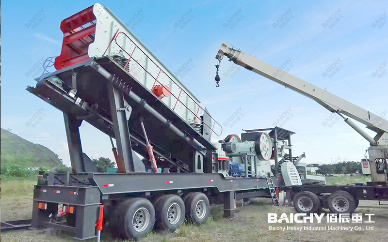 4-in-one mobile crushing and screening plant