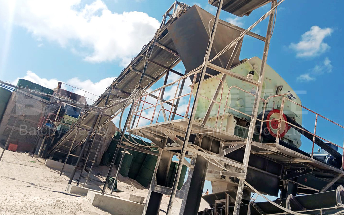 Impact crusher in operation in Somalia