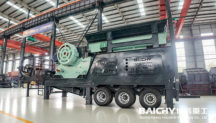 Mobile crusher for mines