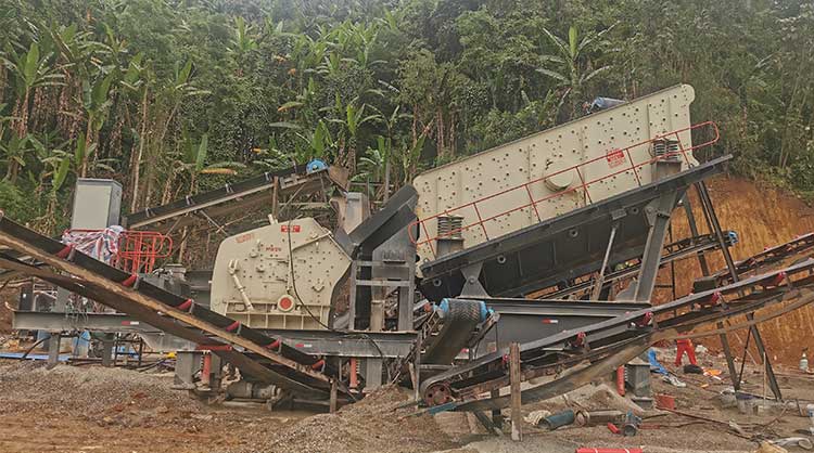 Tire-type-mobile-crushing-plant-Structural-Features-and-work