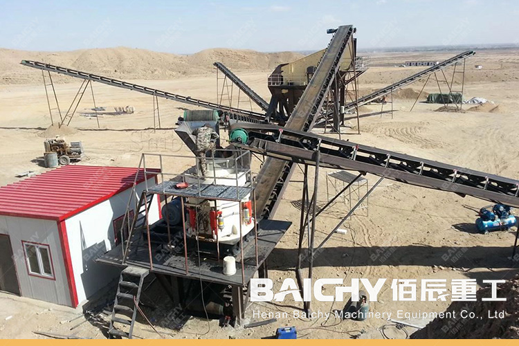 How does the hydraulic cone crusher works?