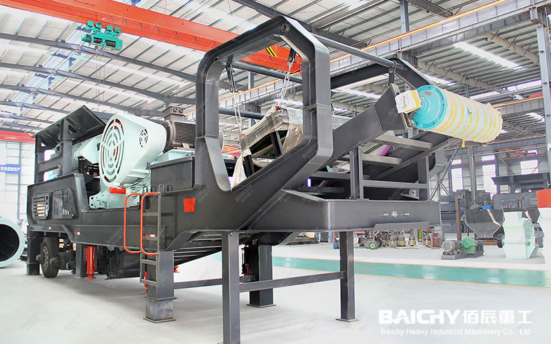 Mobile-crushing-station-Russia,-mining-crushing-equipment,-m