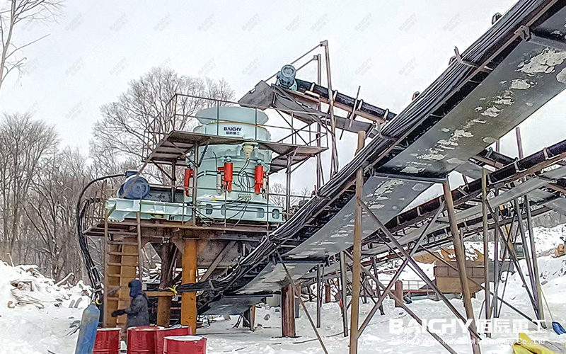 Hydraulic cone crusher coal crushing production line site.jp