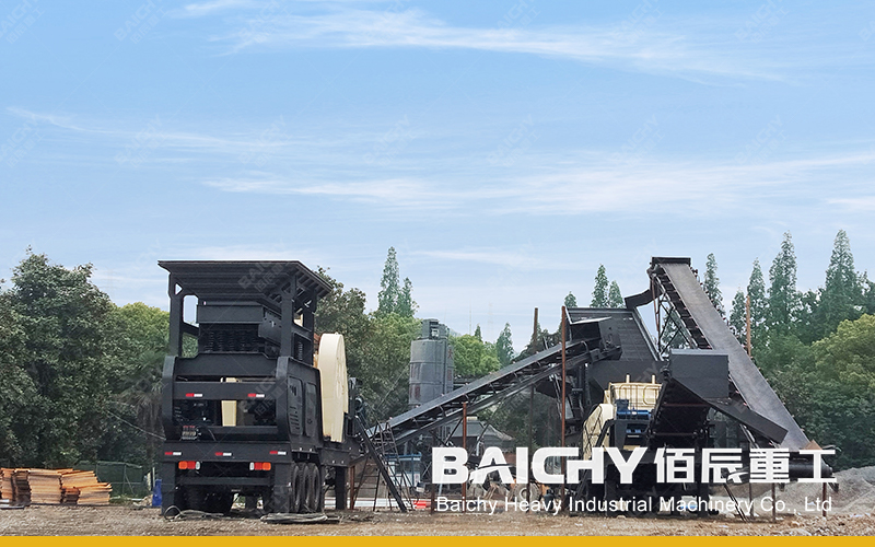 Mobile crusher, 200 t/h crusher, large-scale raw ore crushing equipment