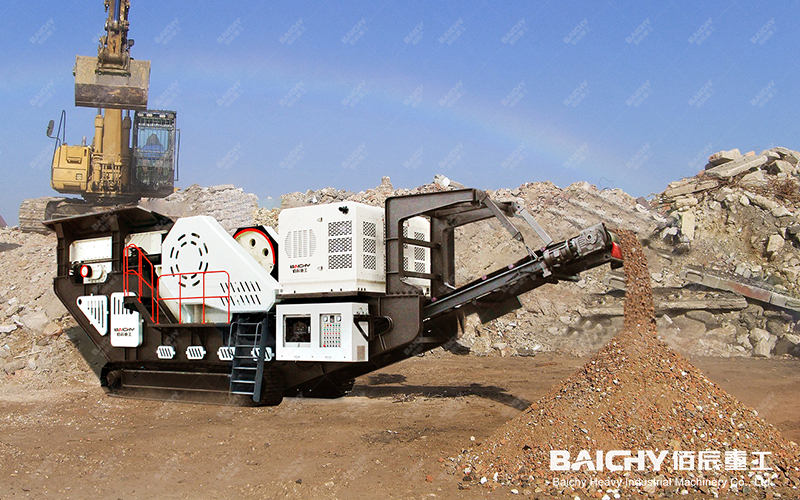 Tracked jaw crusher site