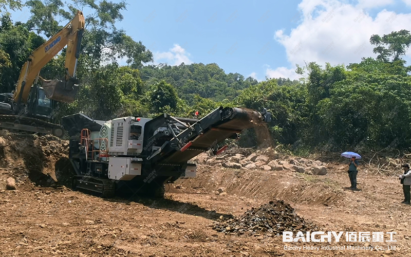 YMC106 Track-Mounted Mobile Crushing Station: Efficiently Processing River Pebbles to Deliver a High-Standard Aggregate Processing Solution for Road Construction