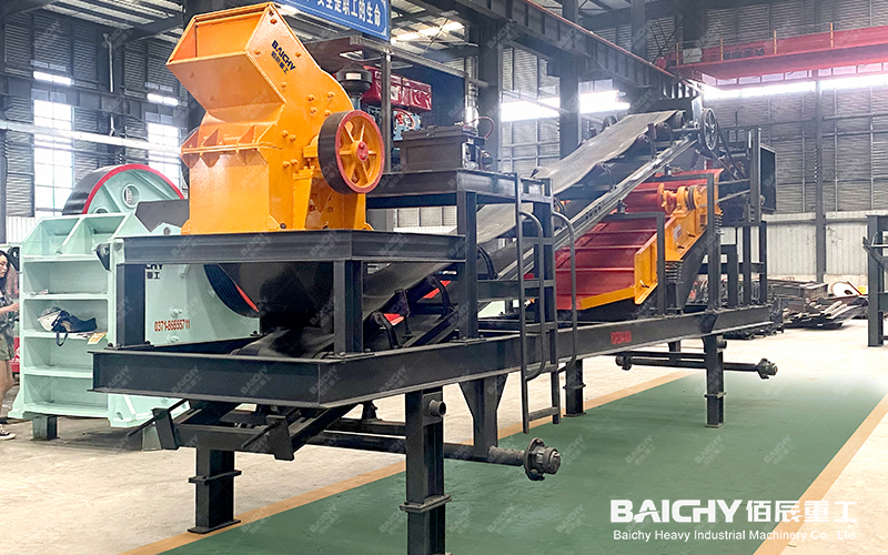 hammer crusher with a belt conveyor