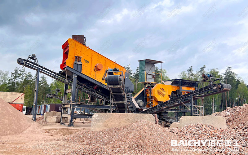 Mobile construction waste crushing and screening stations