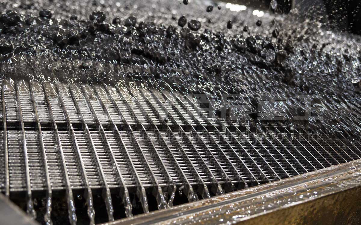 Coal slime dewatering screen