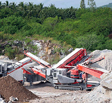 track type crawler crusher