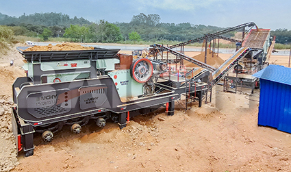 Mobile crushing plant for highways