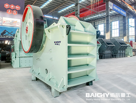 A PE600x900 jaw crusher is used as the primary crusher in a complete sand and gravel aggregate production line. 