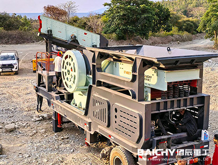 Mobile jaw crushing plant on tracks with a heavy-duty feeder