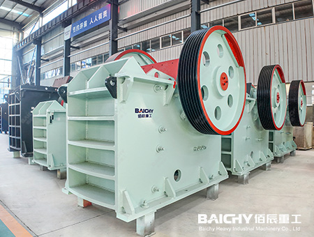 Large blocks of raw material are first crushed by a PE600x900 jaw crusher.
