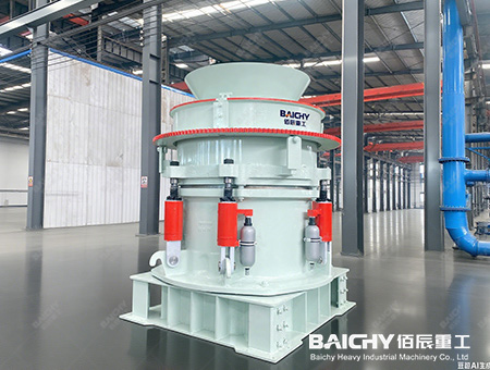 Display of multi-cylinder cone crushers in the shipping area