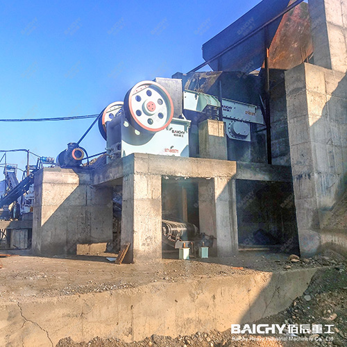 PE series jaw crusher granite crushing site